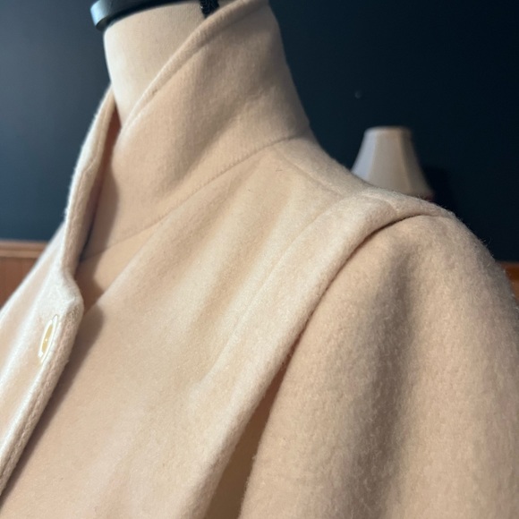 This is a white/cream wool vintage, long coat. Size 5/6. - Picture 9 of 11